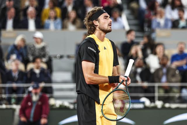 lpl竞猜-世界网球队鏖战西班牙网球队，西西帕斯关键制胜的简单介绍