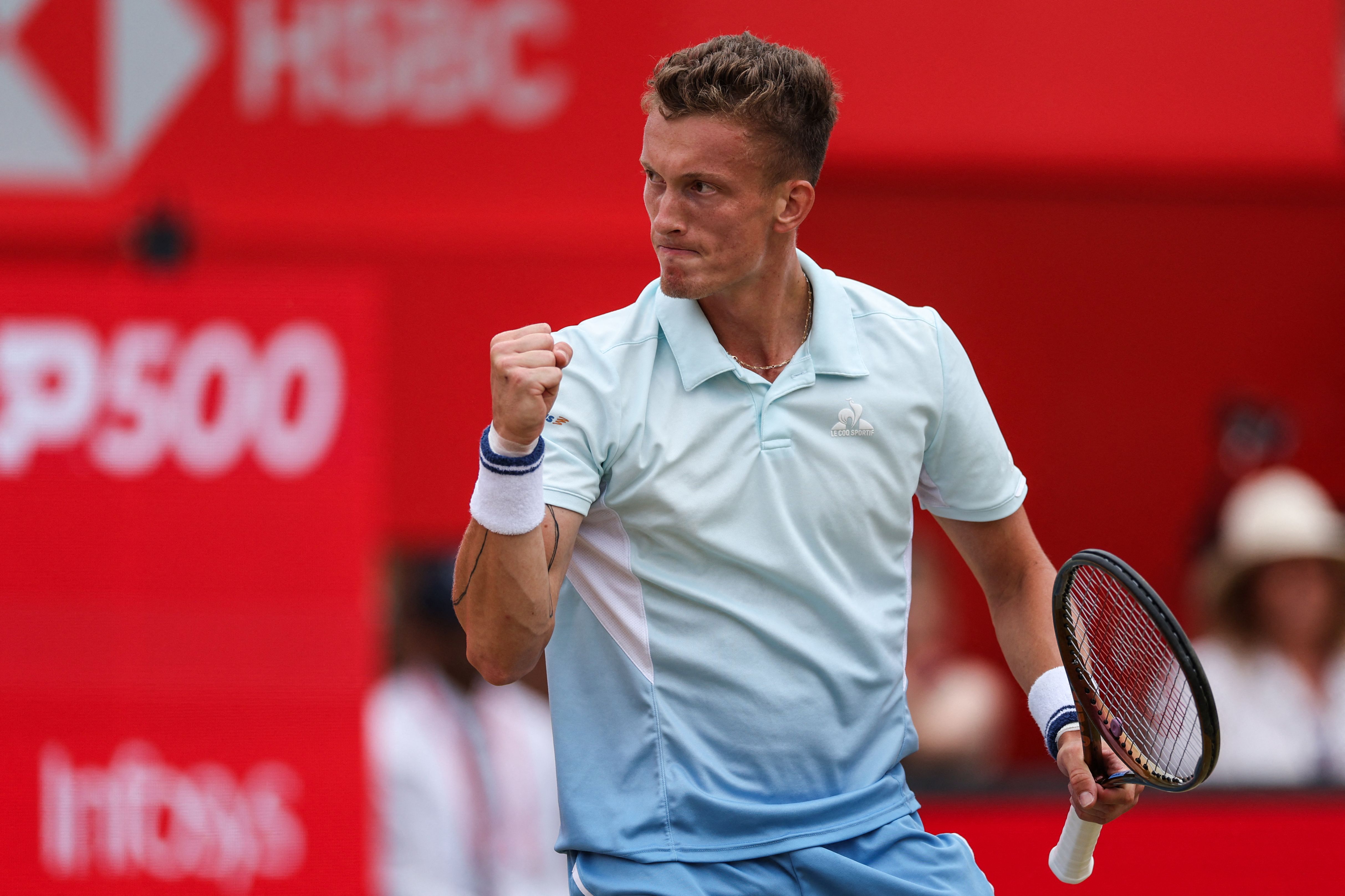 澳大利亚网球队险胜英国网球队，阿尔卡拉斯统治全场