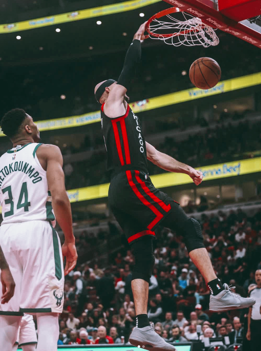 魔术爆冷希腊男篮，拉文制霸全场