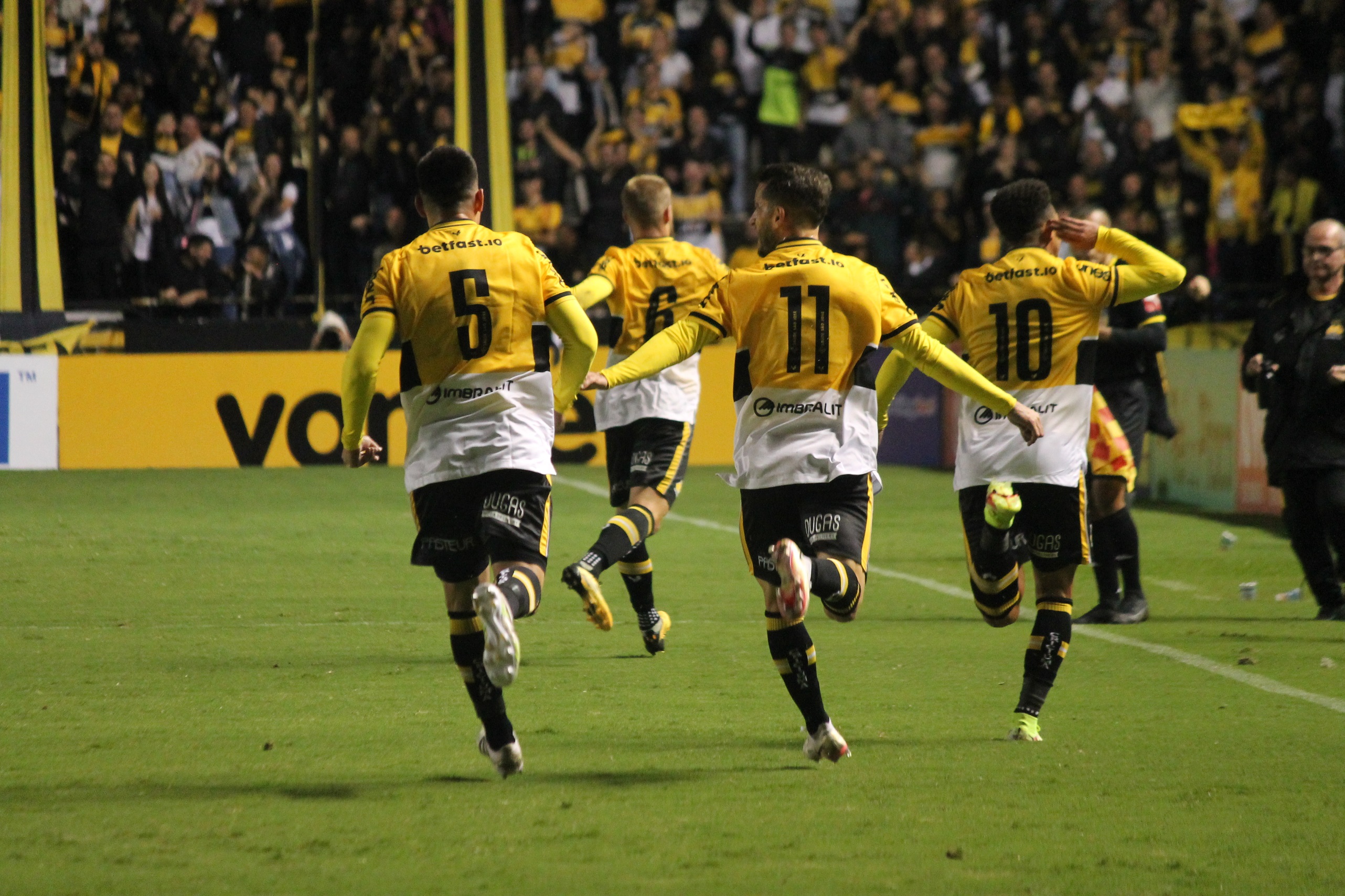 关于丹麦碾压塞内加尔，马尔基尼奥斯关键制胜的信息