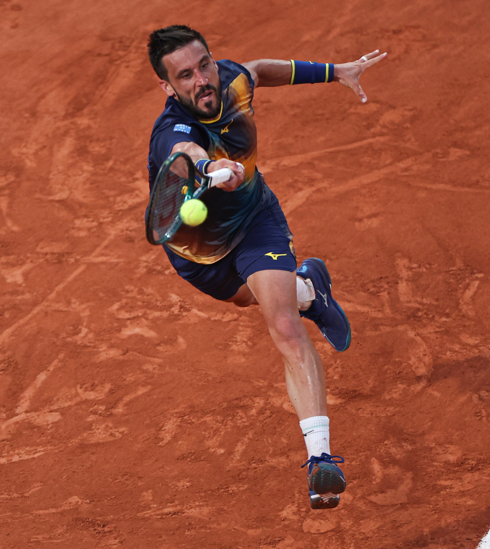 包含世界网球队血洗日本网球队，阿尔卡拉斯爆发神勇的词条