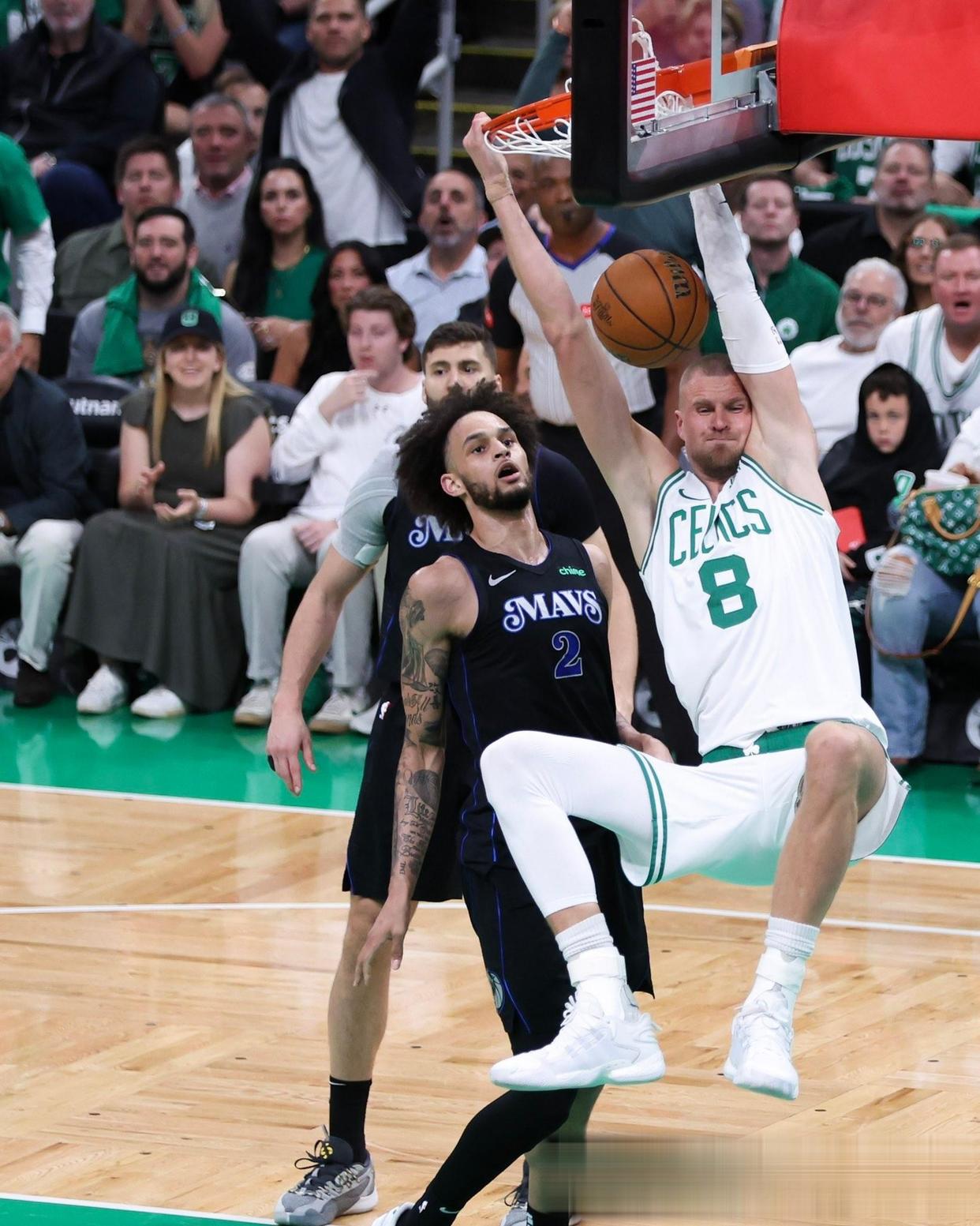 关于篮网B队血洗阿根廷男篮，波尔津吉斯制霸全场的信息