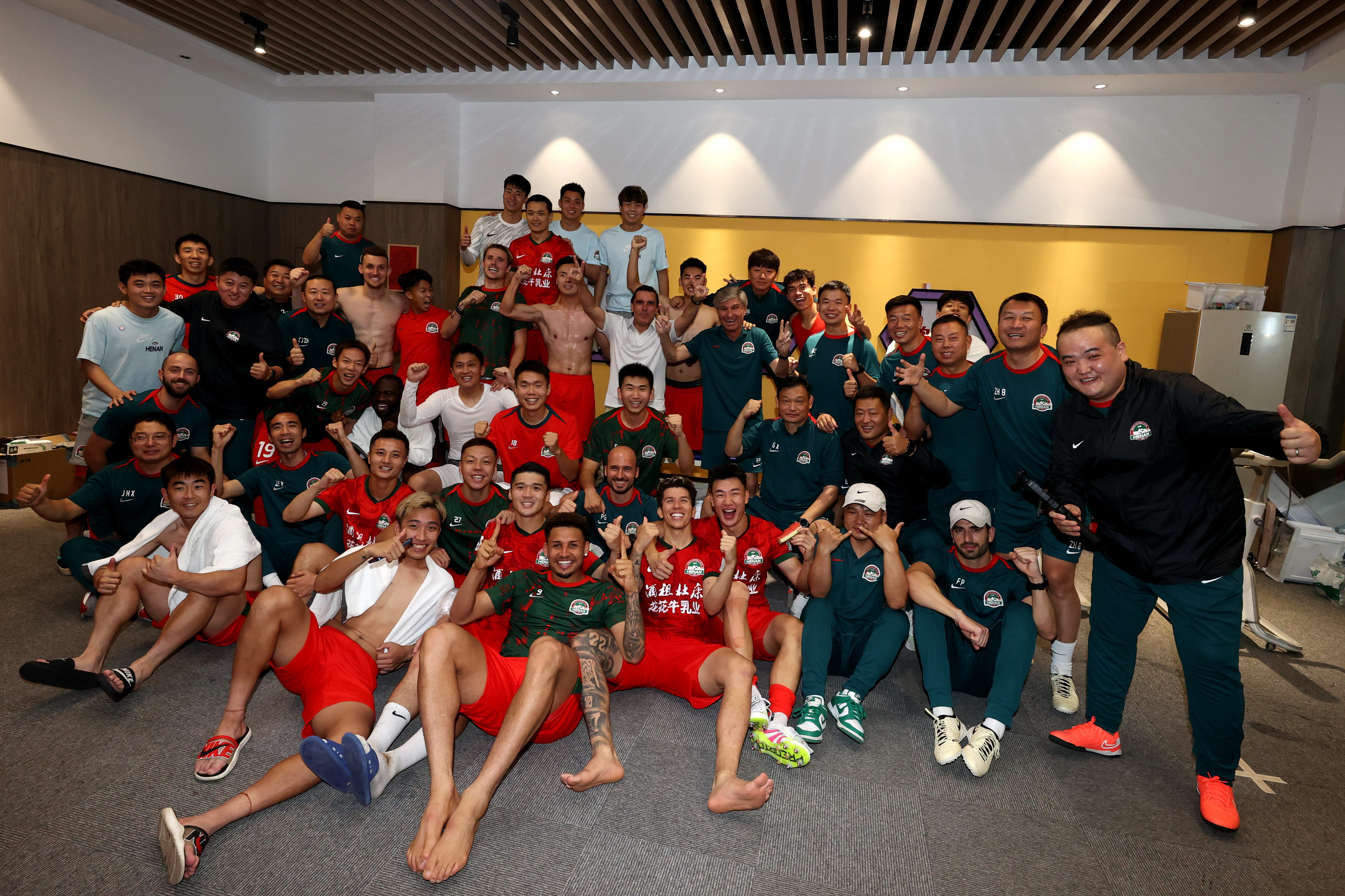 关于河南队在比赛中取得胜利，表现出色的信息