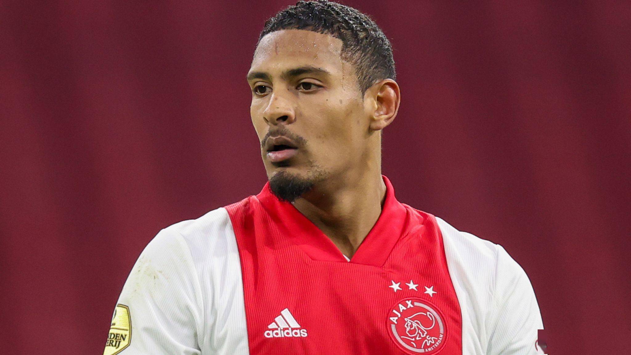 关于阿贾克斯球员脱颖而出登顶射手榜的信息 关于阿贾克斯球员脱颖而出登顶射手榜的信息