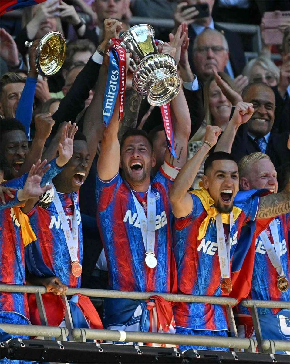 LOL电竞动态-水晶宫队长祝贺球队在上一场比赛中取得胜利的简单介绍