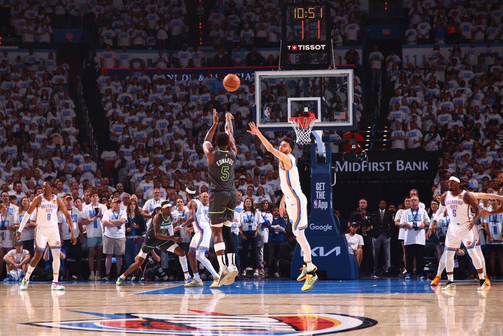 包含防守端稳固球队取得胜利,球员表现引人瞩目的词条 包含防守端稳固球队取得胜利,球员表现引人瞩目的词条