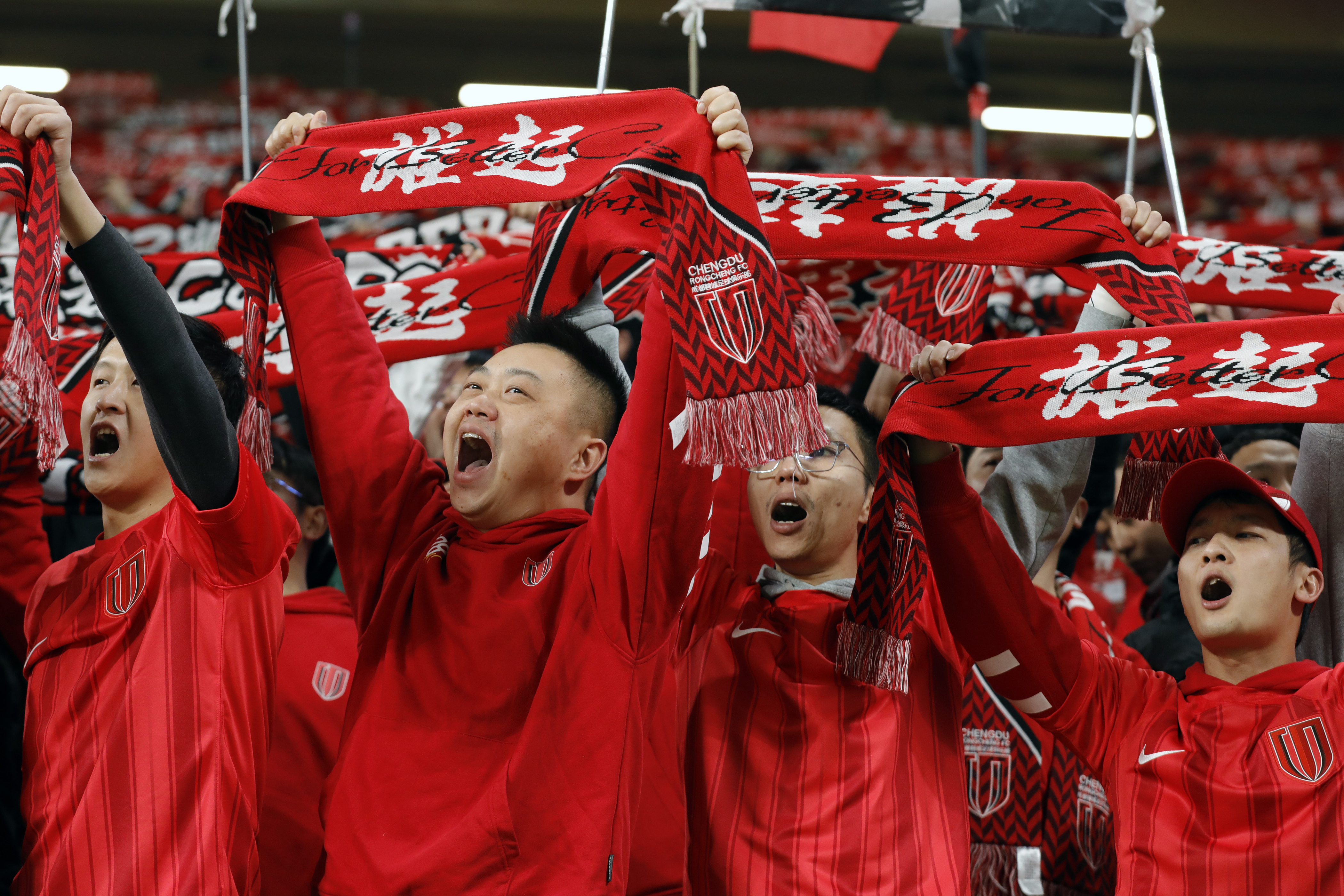 共赴盛事!中国足球赛场燃情瞬间 共赴盛事!中国足球赛场燃情瞬间