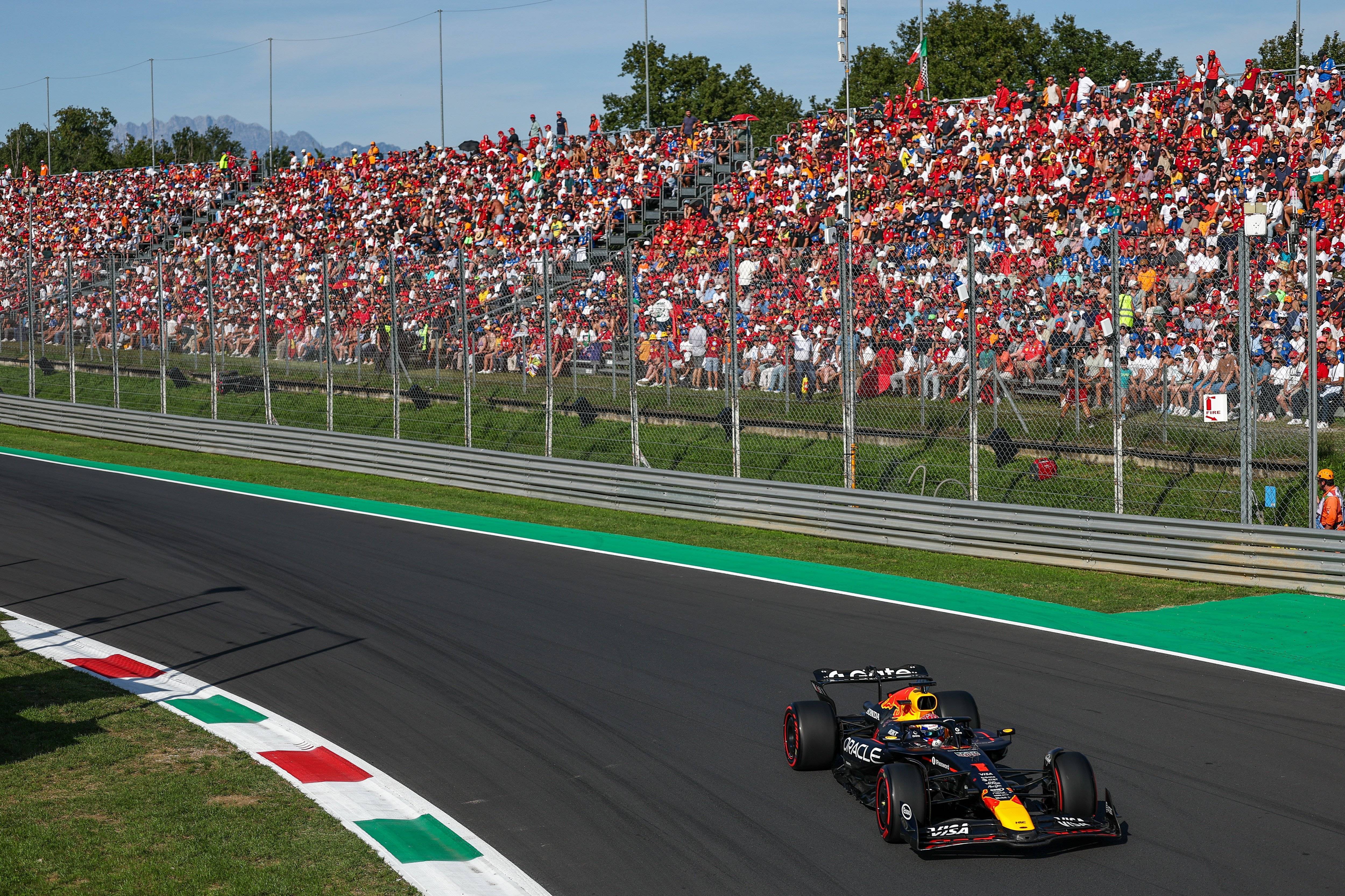 关于红牛车队翻盘阿斯顿马丁,皮亚斯特里惊艳四座的信息 关于红牛车队翻盘阿斯顿马丁,皮亚斯特里惊艳四座的信息