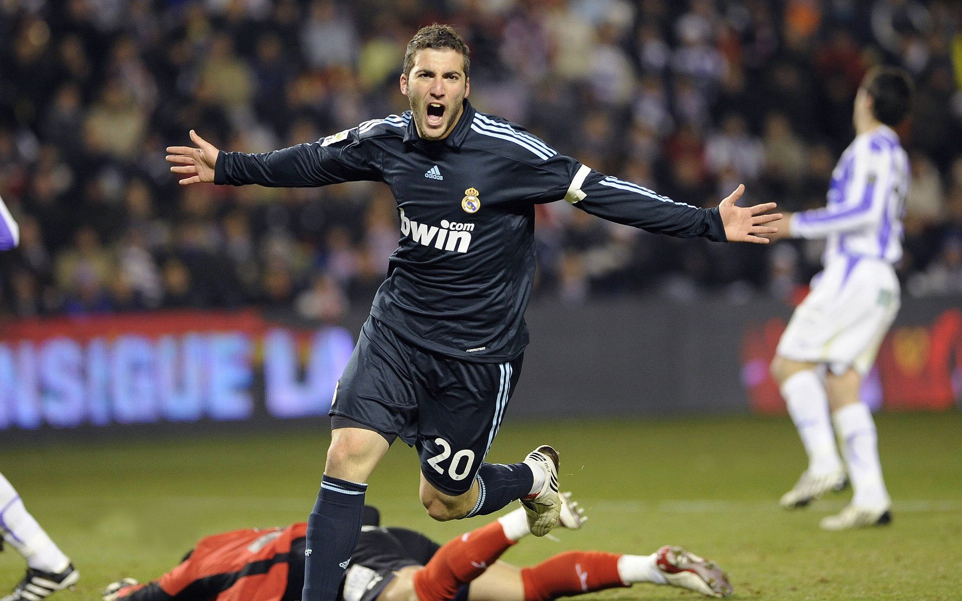 lpl竞猜-冰与火的碰撞，罗德里戈一锤定音，主宰冰岛与澳大利亚的命运之战